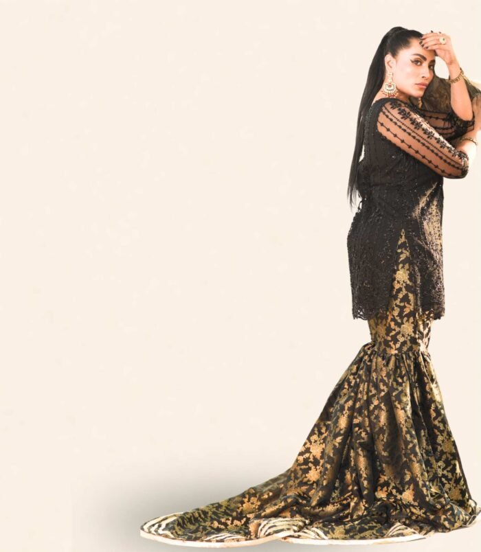 Siyah Jet Black and Antique Gold Kurta with Banarasi Gharara – High-Contrast Bridal Elegance Siyah Jet Black and Antique Gold Kurta with Banarasi Gharara – High-Contrast Bridal Elegance